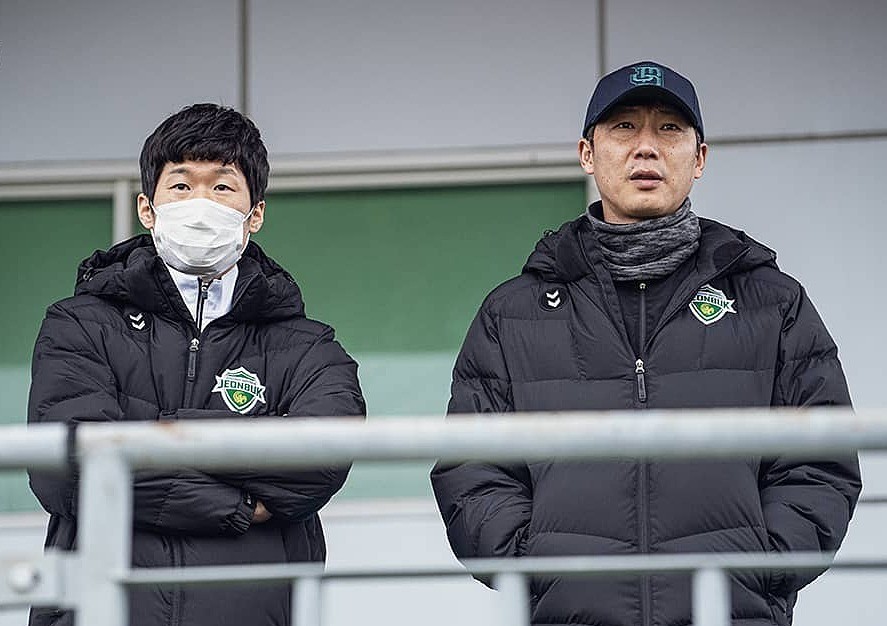 Từ chuyện quá khứ của HLV Kim Sang Sik và lời cảnh tỉnh cho cầu thủ “chọn Hạng Nhất”