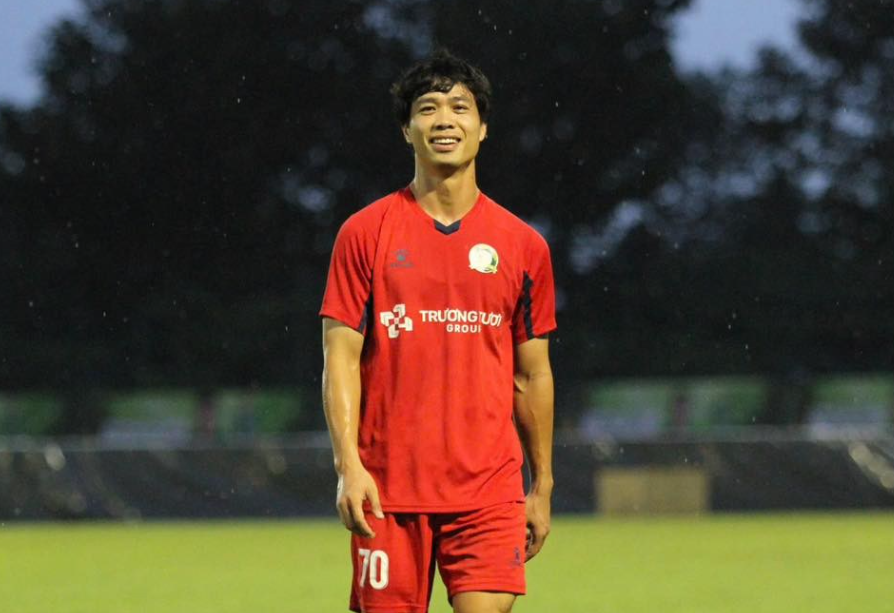Công Phượng đá chính ngay ngày ra mắt CLB Bình Phước