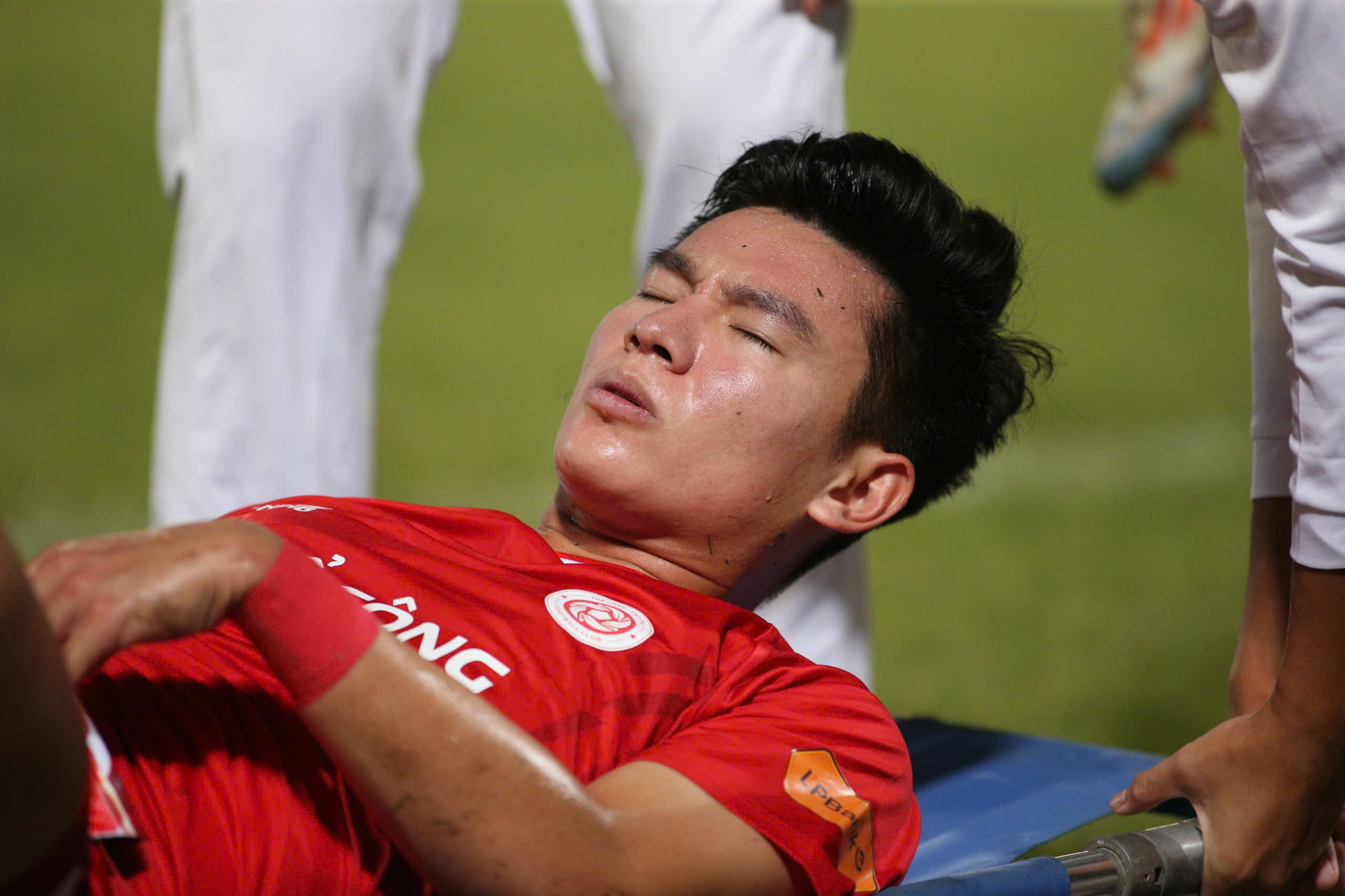 Phan Tuấn Tài chấn thương, HLV Kim Sang Sik càng thêm lo