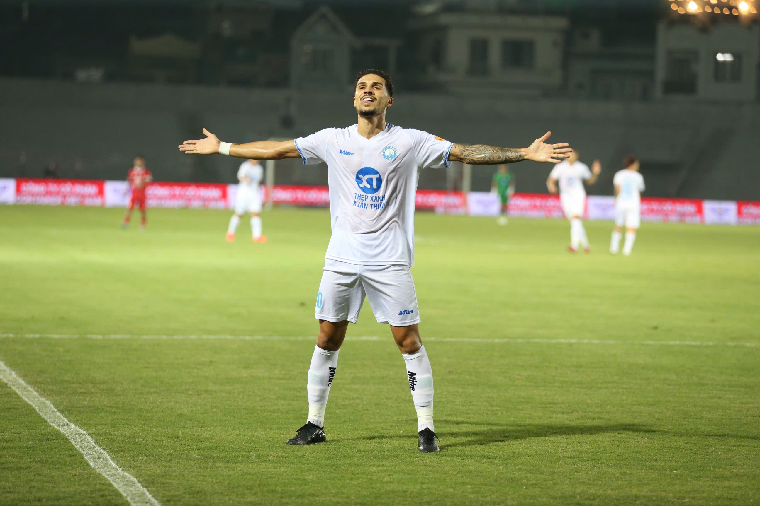 Ngoại binh tỏa sáng, Nam Định nhấn Hải Phòng chìm sâu vào khủng hoảng