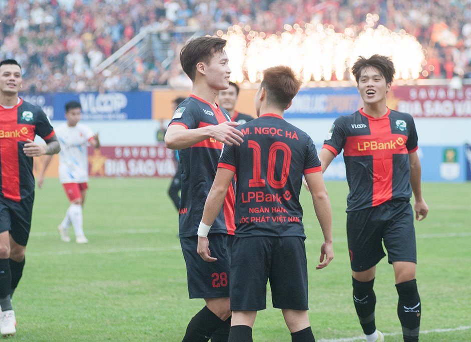 Hoàng Đức im tiếng, Phù Đổng Ninh Bình thắng nhọc Long An