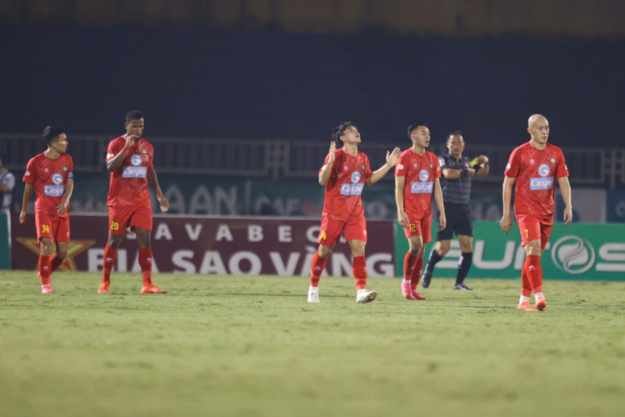 Vua phá lưới giải trẻ khiến SLNA ôm hận, tiếp tục chìm trong khủng hoảng