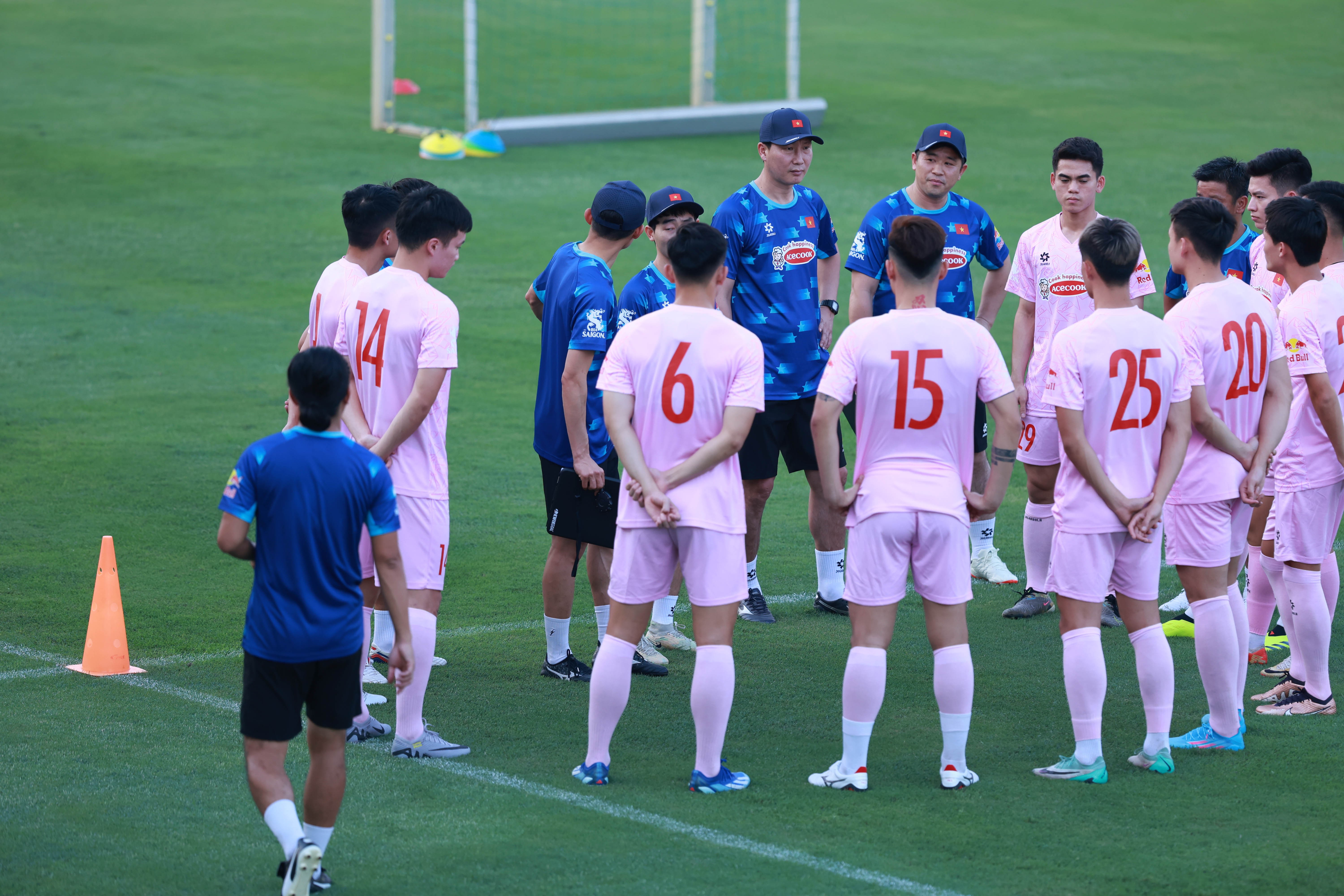 Tuyển Việt Nam: HLV Kim Sang Sik sẽ trao cơ hội cho nhiều gương mặt mới