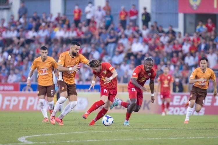 Thắng CLB Hoàng Anh Gia Lai, Hồng Lĩnh Hà Tĩnh nối dài chuỗi trận bất bại