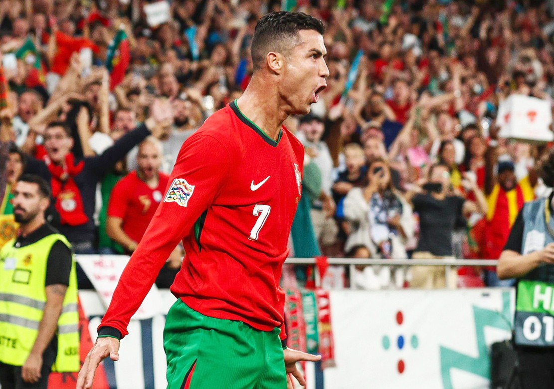 Ronaldo lập siêu phẩm, Bồ Đào Nha thắng đậm Ba Lan