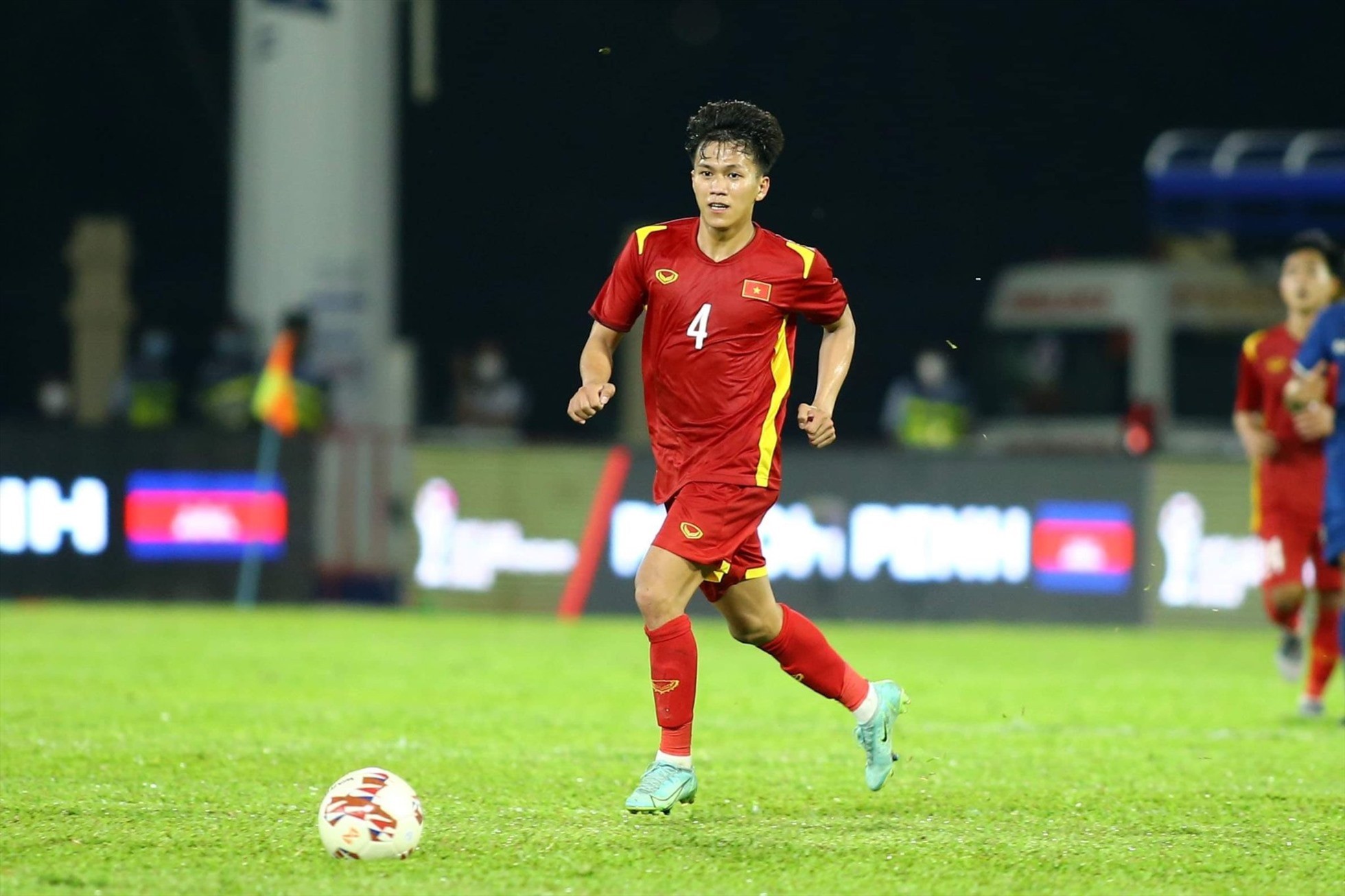 Tân binh tuyển Việt Nam chấn thương, cơ hội nào cho Công Phượng?