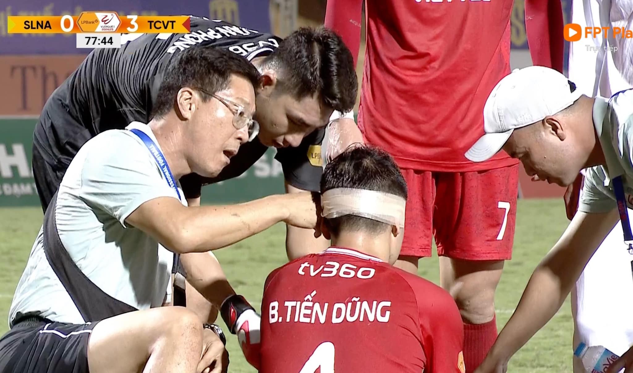 HLV Kim Sang Sik nhận tin dữ trước ngày hội quân của ĐT Việt Nam