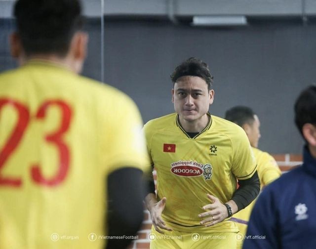 Yến Xuân nhắn nhủ Văn Lâm đầy xúc động trước ASEAN Cup 2024: "Ánh mắt đó là lý do em yêu anh"