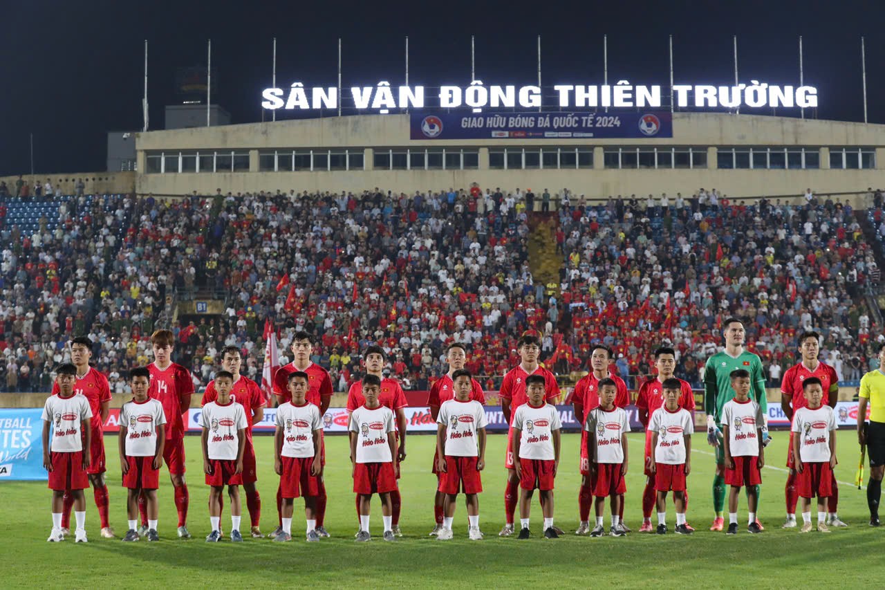 Tuyển Việt Nam vẫn thăng hạng dù không thi đấu