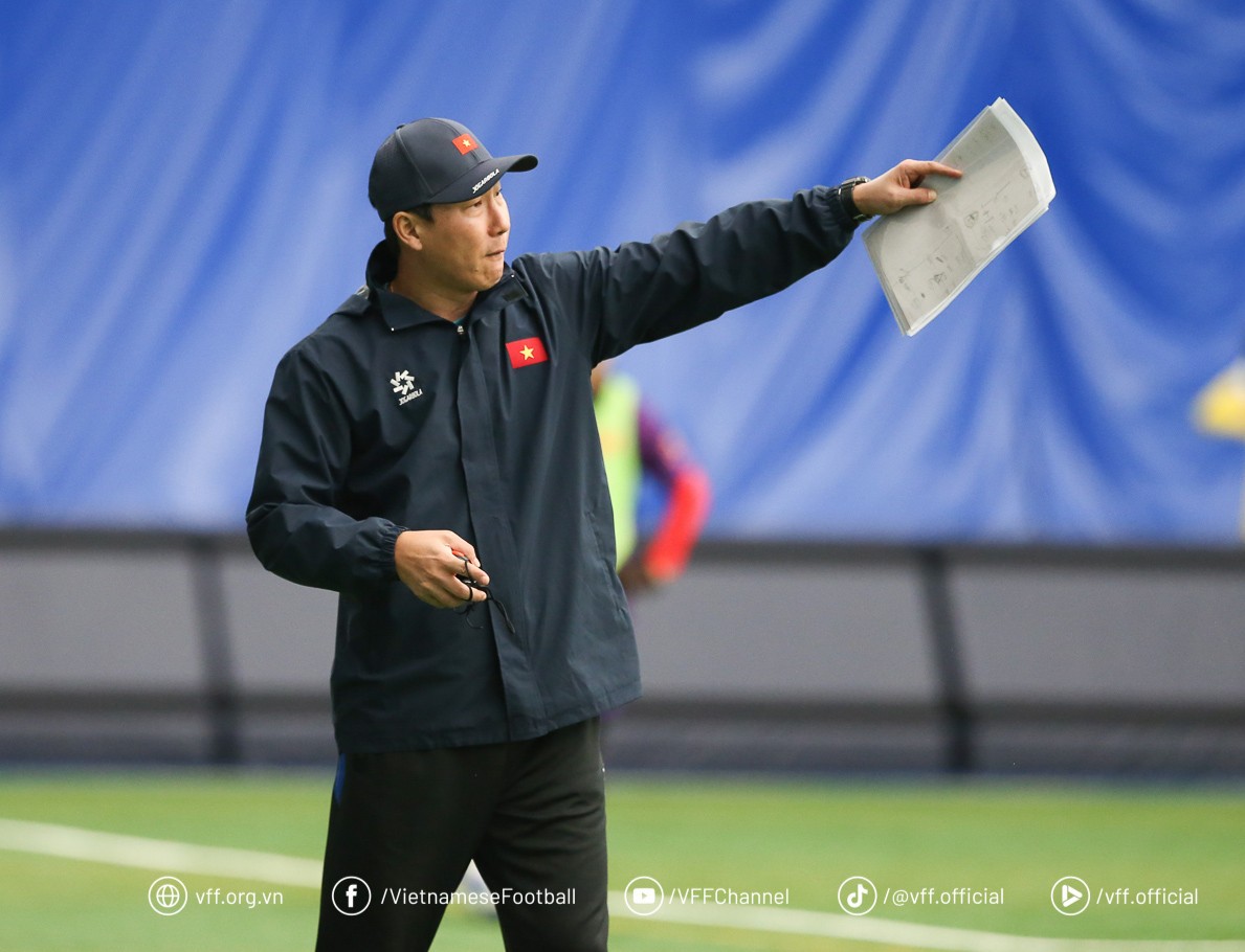 Danh sách ĐT Việt Nam đấu ĐT Lào: Không có người thay thế Xuân Son, bất ngờ trung vệ HAGL