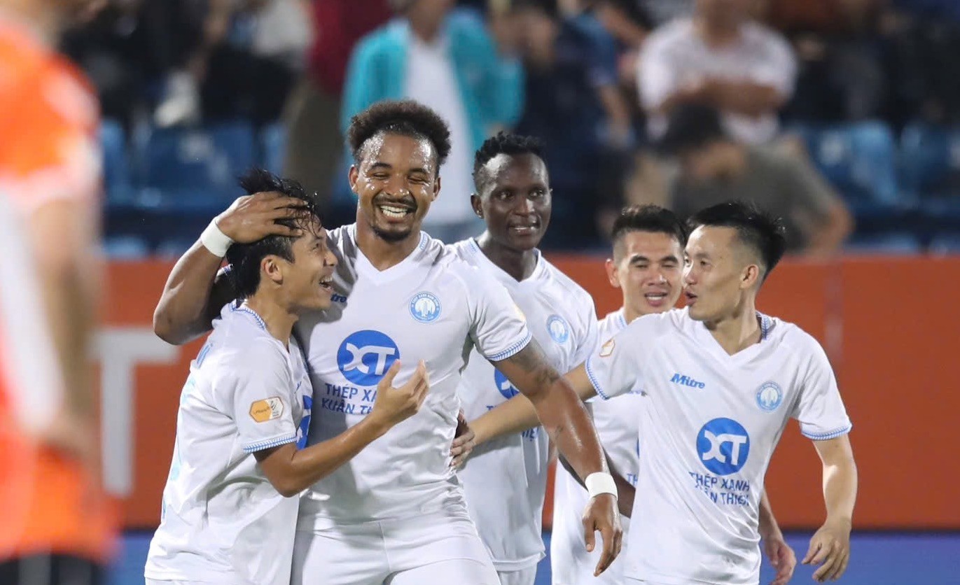 Văn Toàn, Văn Vĩ, Xuân Son được bổ sung lên tuyển Việt Nam dự ASEAN Cup