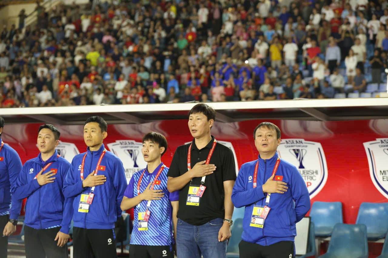 Tự hào khoảnh khắc ĐT Việt Nam hát vang Quốc ca trong ngày ra quân tại ASEAN Cup 2024