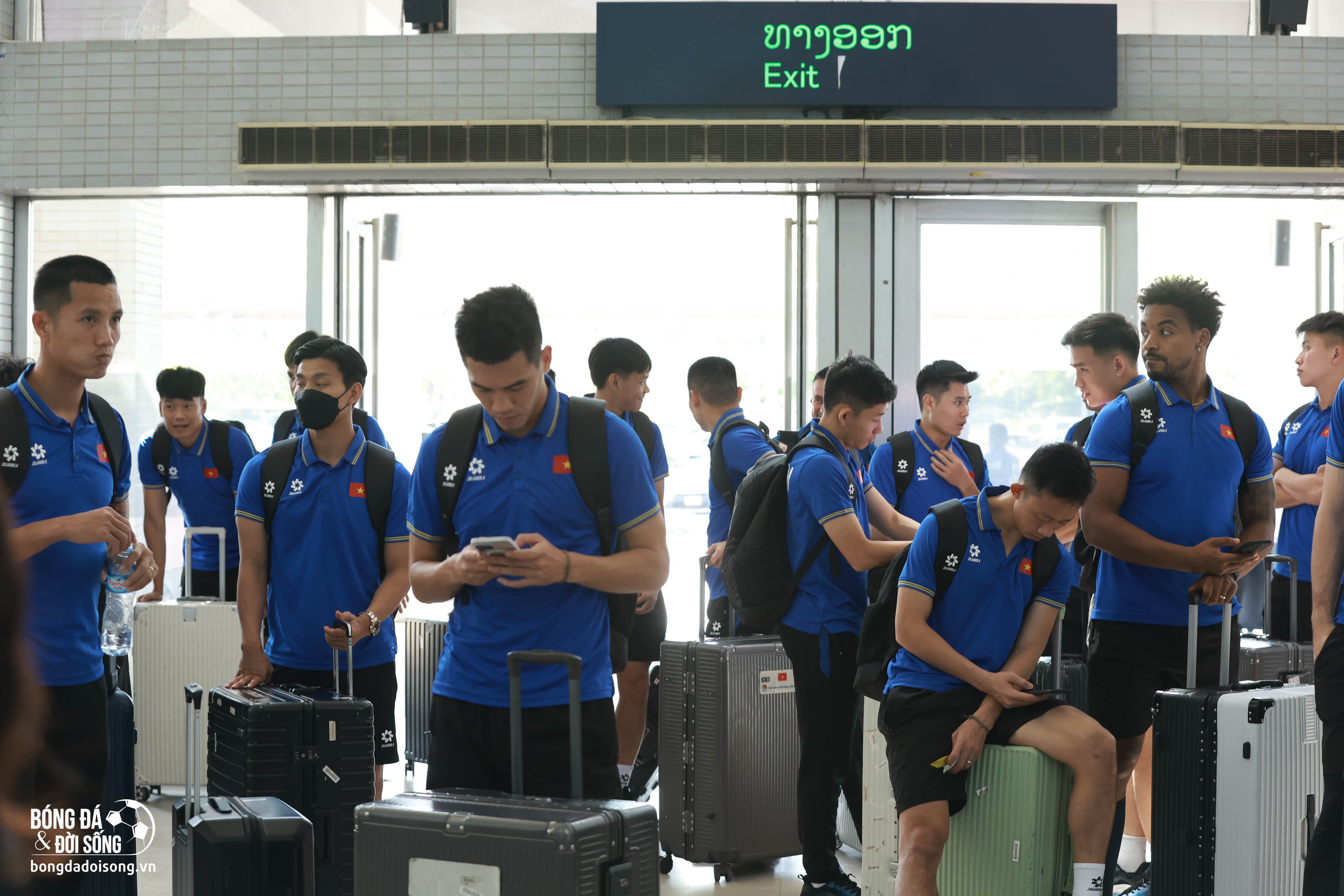 Tuyển Việt Nam ''vất vả'' di chuyển về nước sau trận hòa Philippines