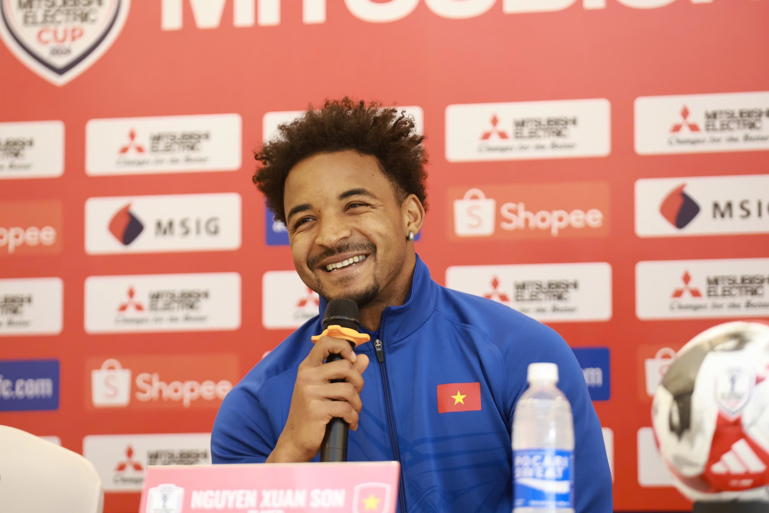 HLV Kim Sang Sik: “Tuyển Việt Nam may mắn vì có Xuân Son” 