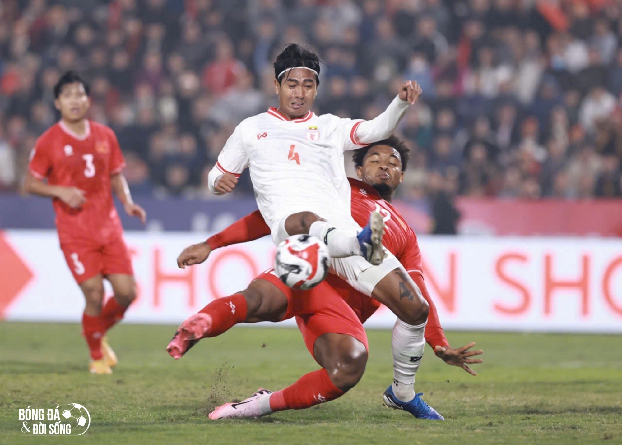 Cầu thủ Myanmar nói Xuân Son "không phải người Việt Nam" lên tiếng thanh minh