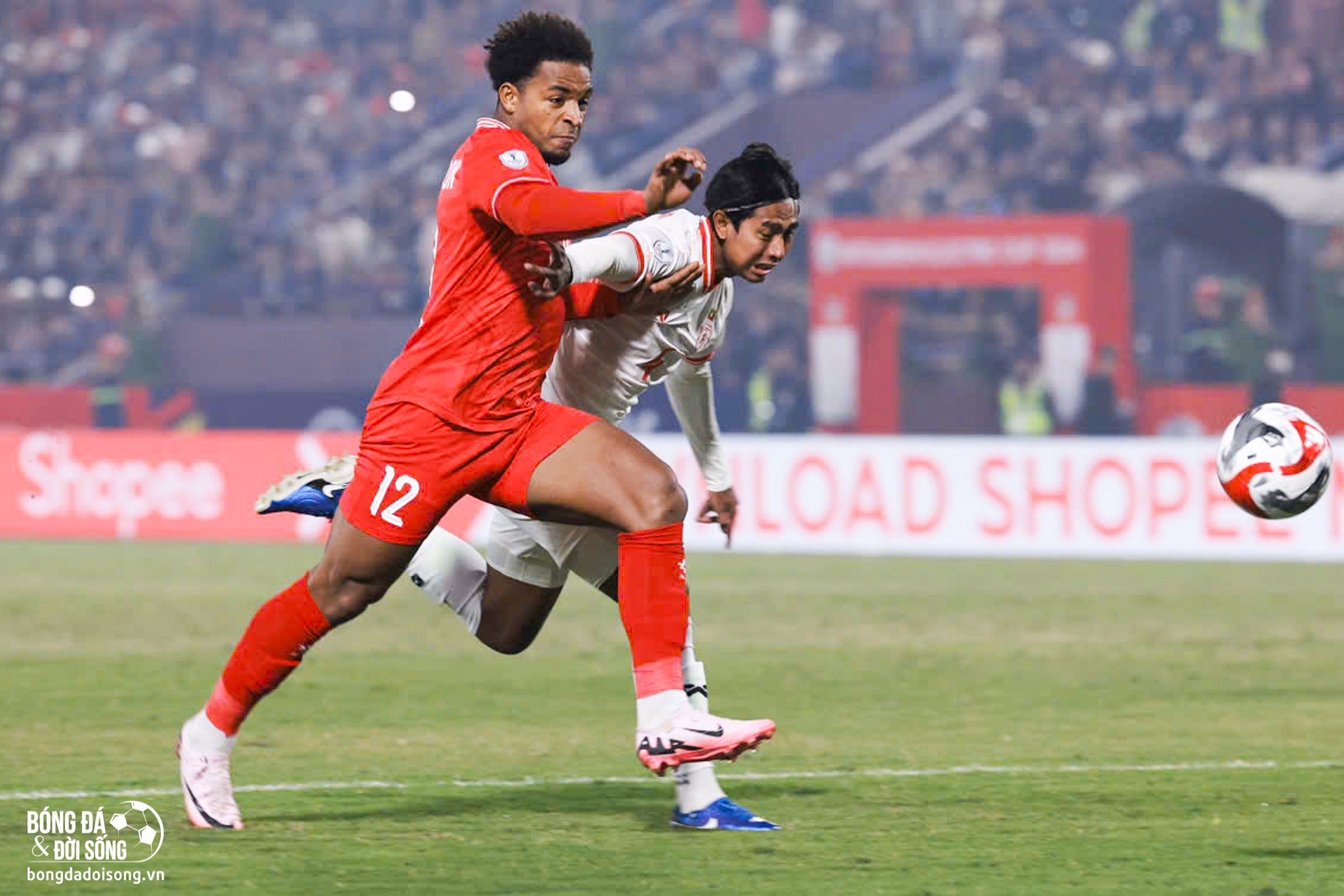 Nguyễn Xuân Son hát Quốc ca cảm xúc, sải những bước chạy đầu tiên tại ASEAN Cup