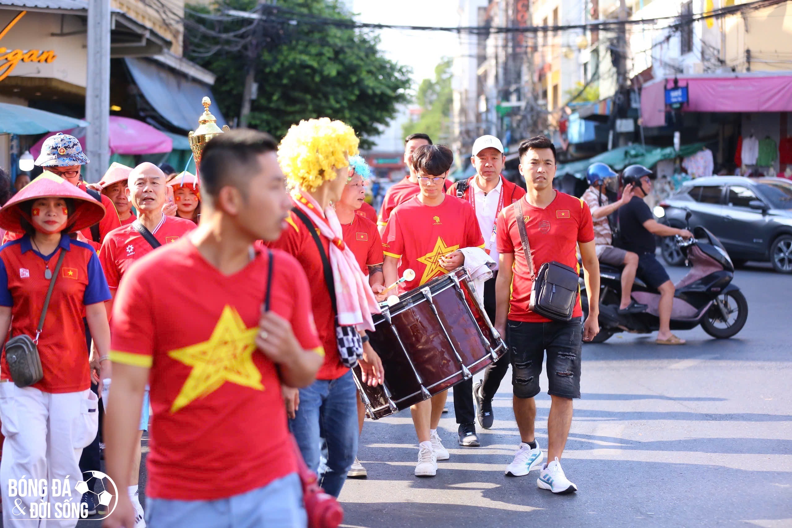 Người hâm mộ vượt xa nhuộm đỏ Bangkok, sẵn sàng cùng ĐT Việt Nam chinh phục vinh quang