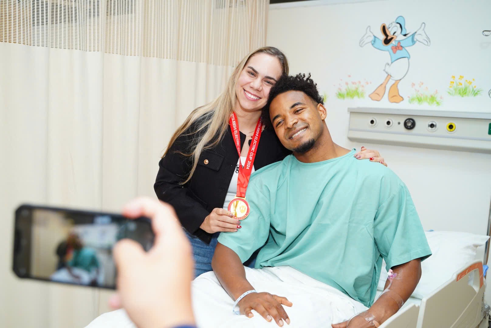 Xuân Son báo tin vui cho người hâm mộ