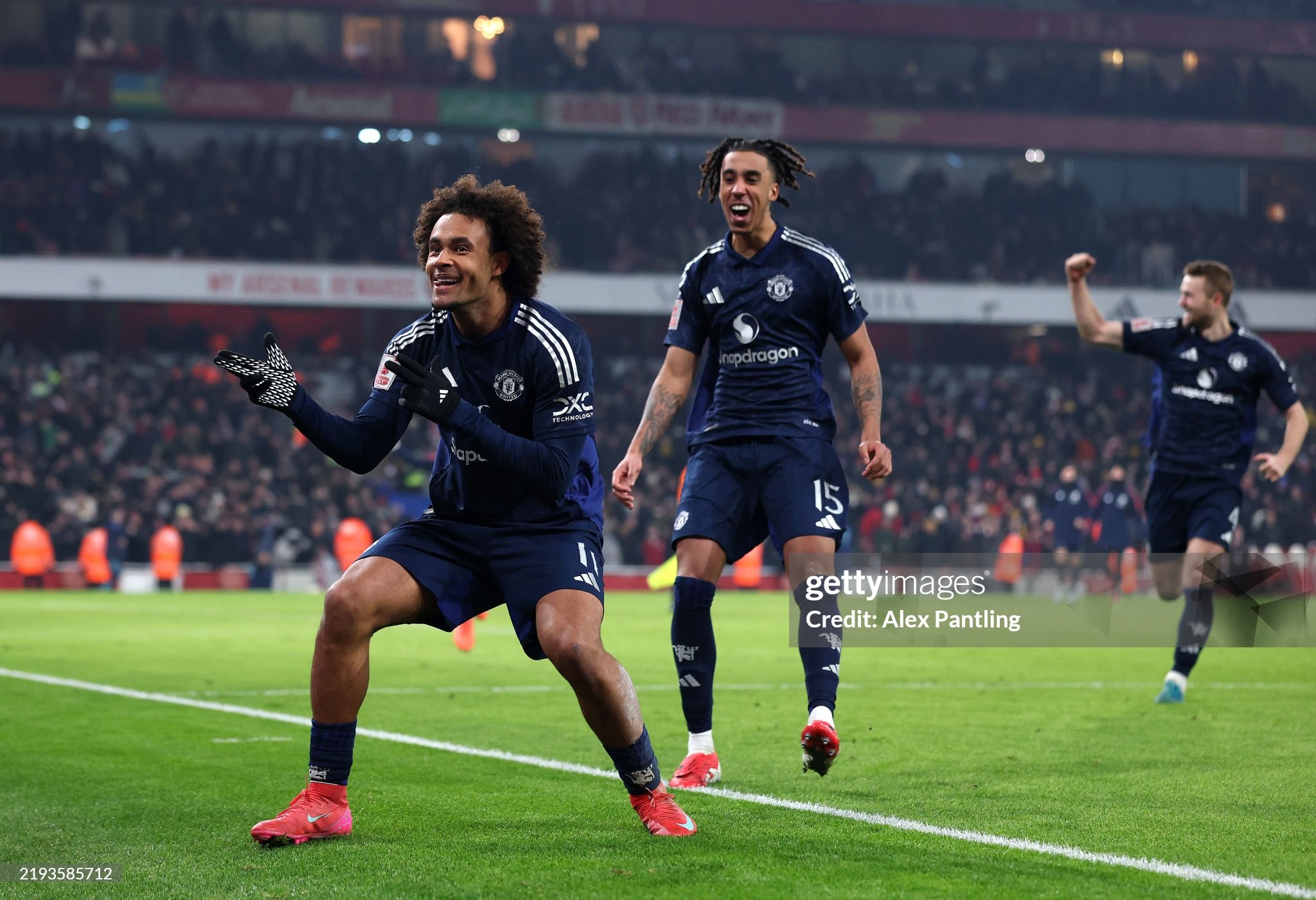 Man United gặp lại người cũ Van Nistelrooy ở FA Cup