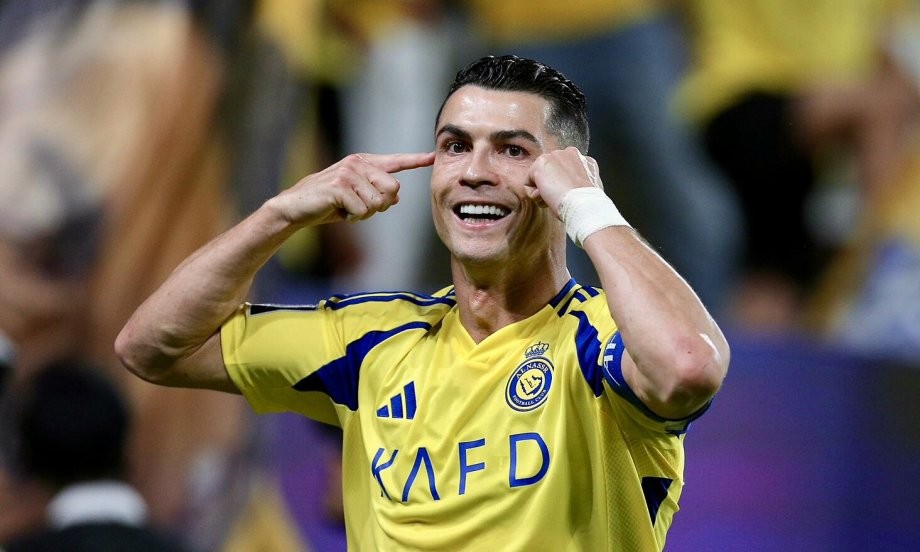 Al Nassr tung ra "siêu hợp đồng" nhằm giữ chân Ronaldo