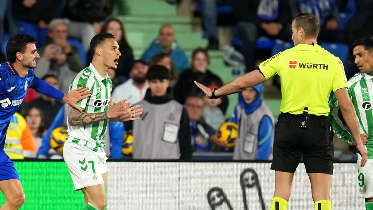 Bất ngờ được xóa thẻ đỏ, Antony sẵn sàng đối đầu Real Madrid