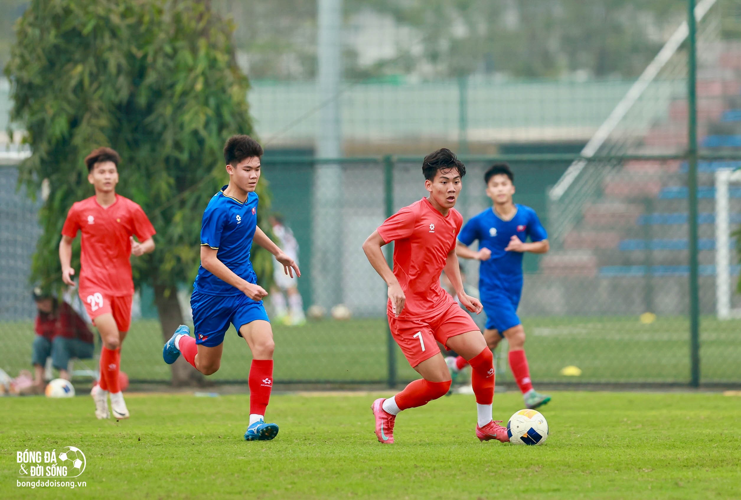 Đội tuyển U17 Việt Nam ''đè bẹp'' U17 PVF ở trận đấu tập