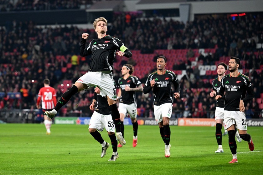 Thắng đậm PSV, Arsenal xác lập kỉ lục mới tại Champions League