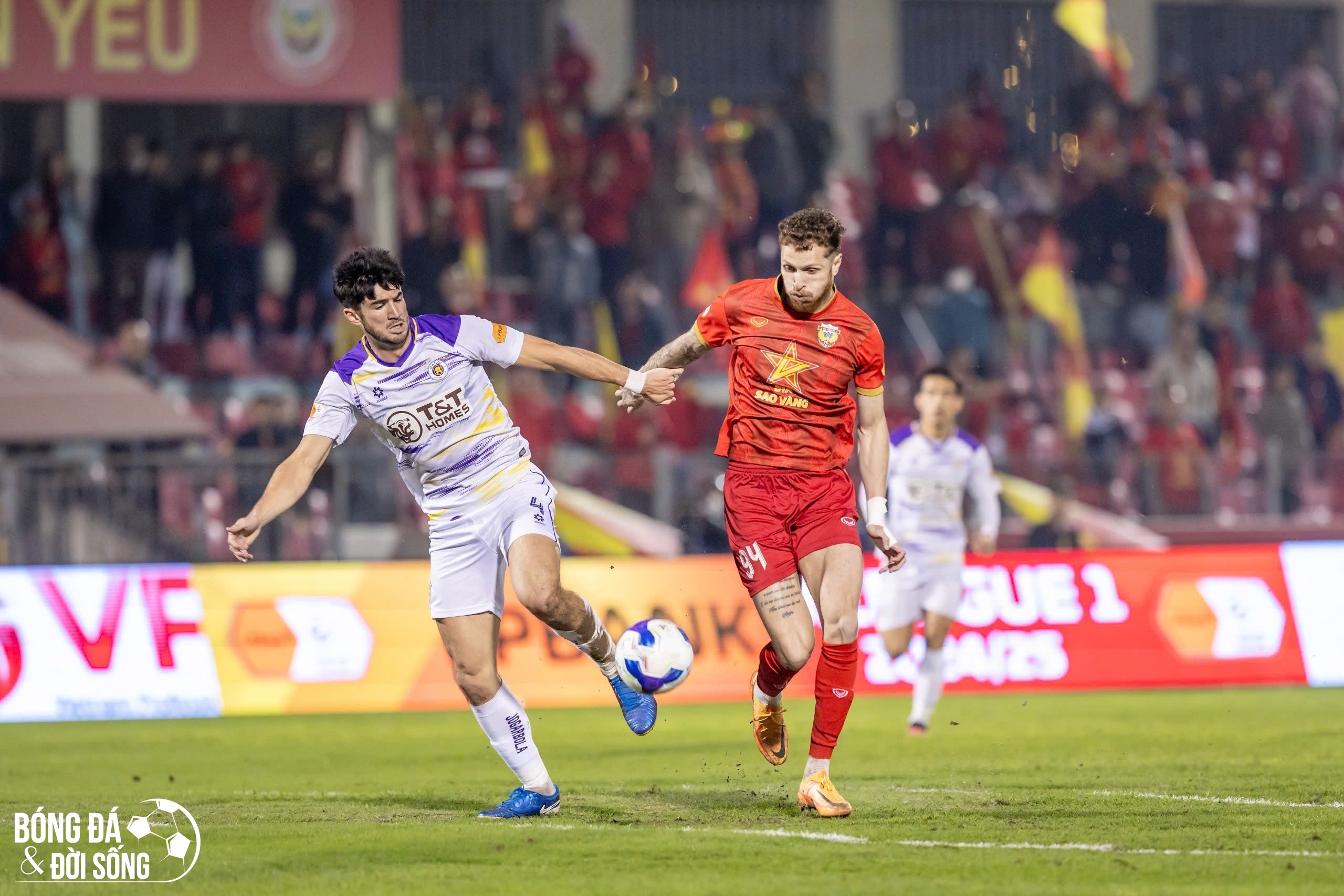 Kết quả V-League 24/25: VAR từ chối một bàn thắng, Hà Tĩnh hòa kịch tính Hà Nội FC
