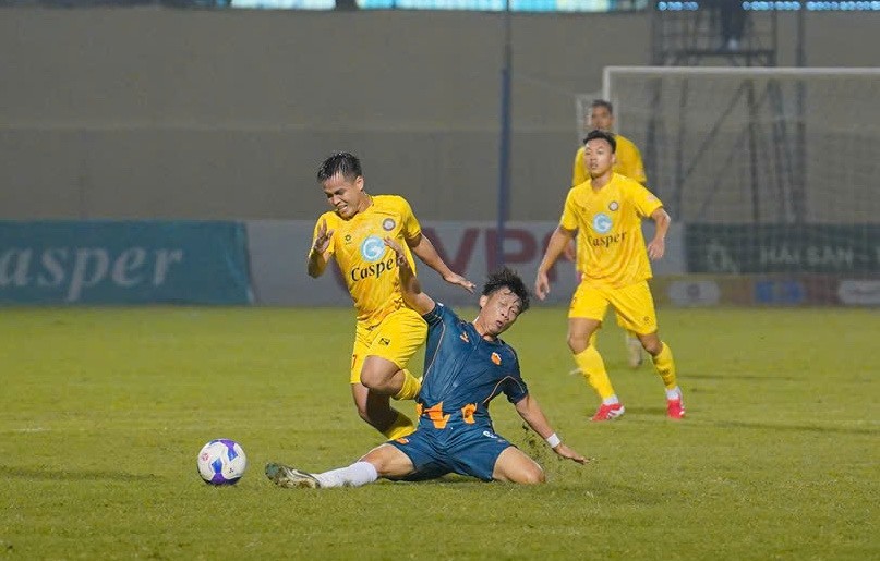 Kết quả V-League: Tân binh ĐT Việt Nam tỏa sáng, HAGL rơi điểm phút cuối