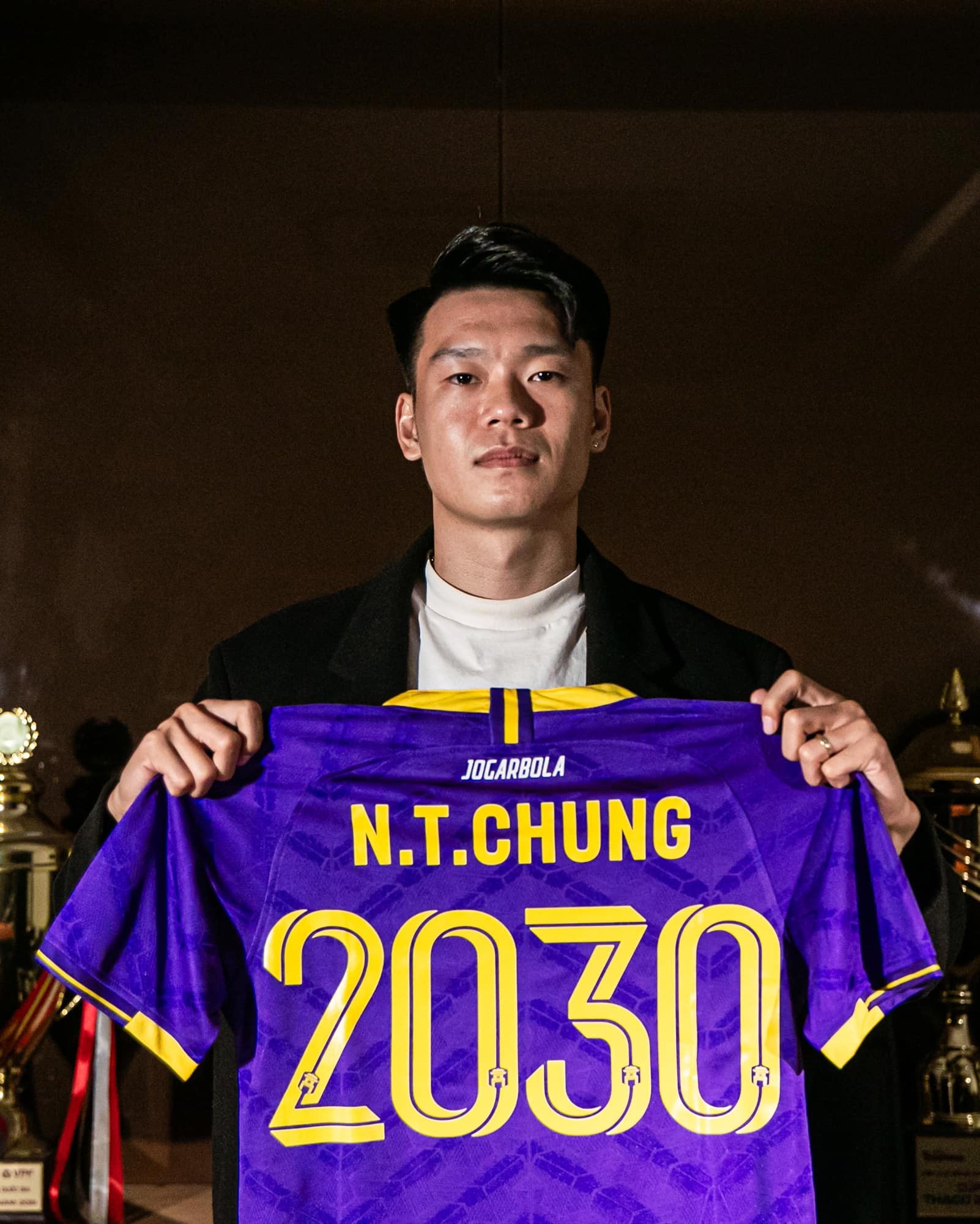 Thành Chung nhận lót tay 30 tỷ, ký hợp đồng mới với Hà Nội FC