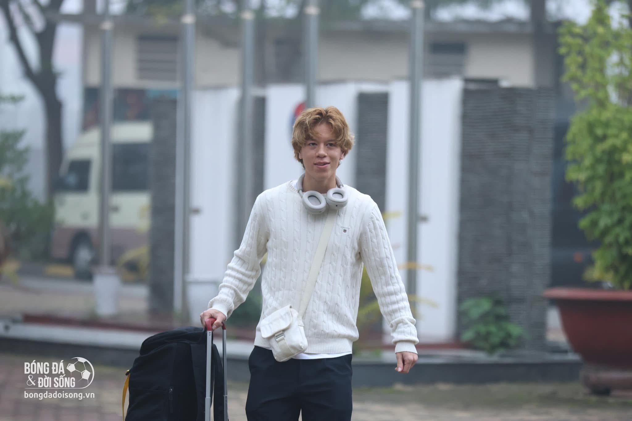 Những "cánh chim lạ" háo hức ngày đầu hội quân U22 Việt Nam