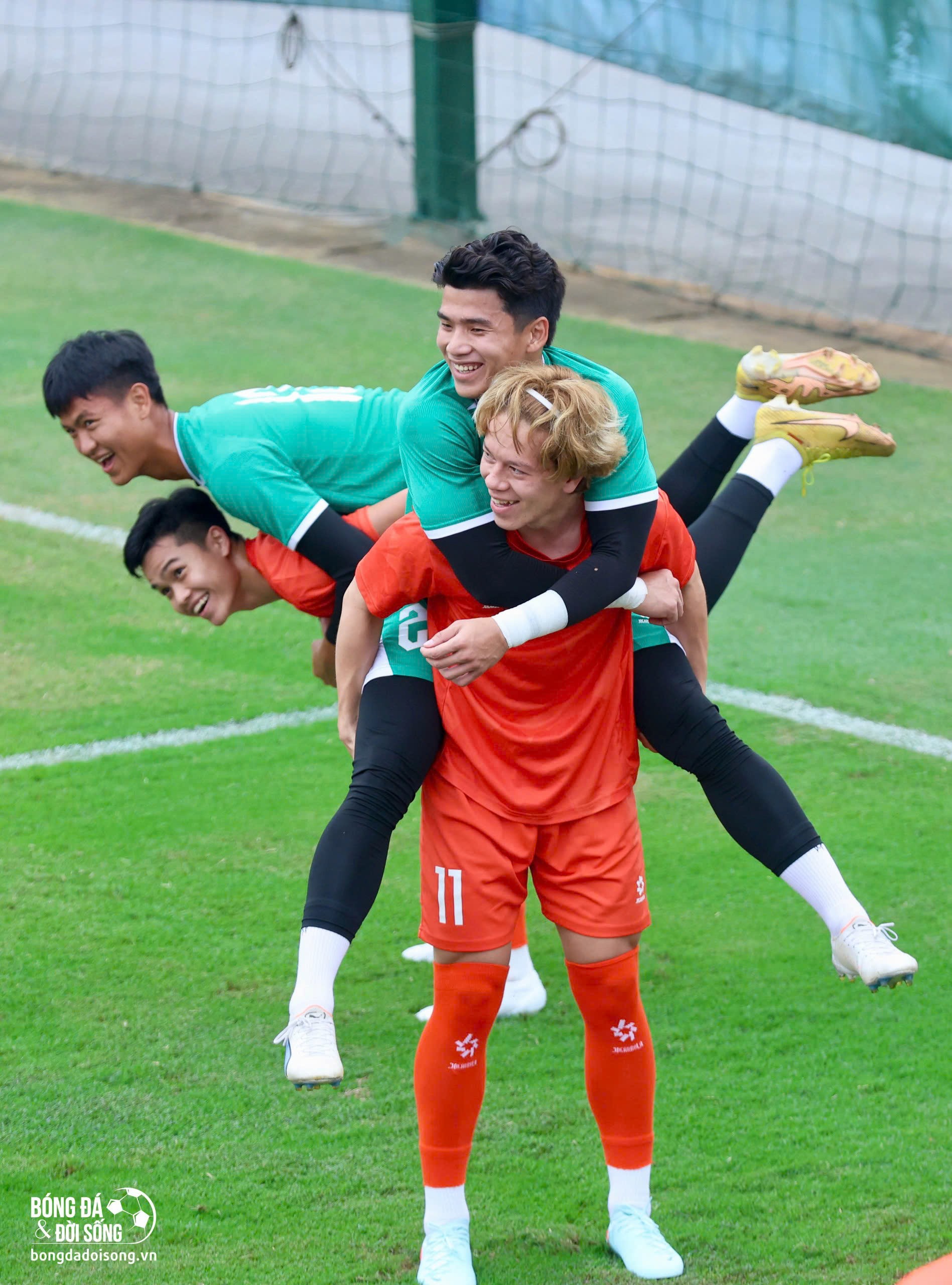 Thủ môn U22 Việt Nam chia sẻ về góc khuất của sao Việt kiều Nga