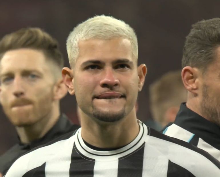 Đội trưởng Newcastle bật khóc tại chung kết Carabao Cup