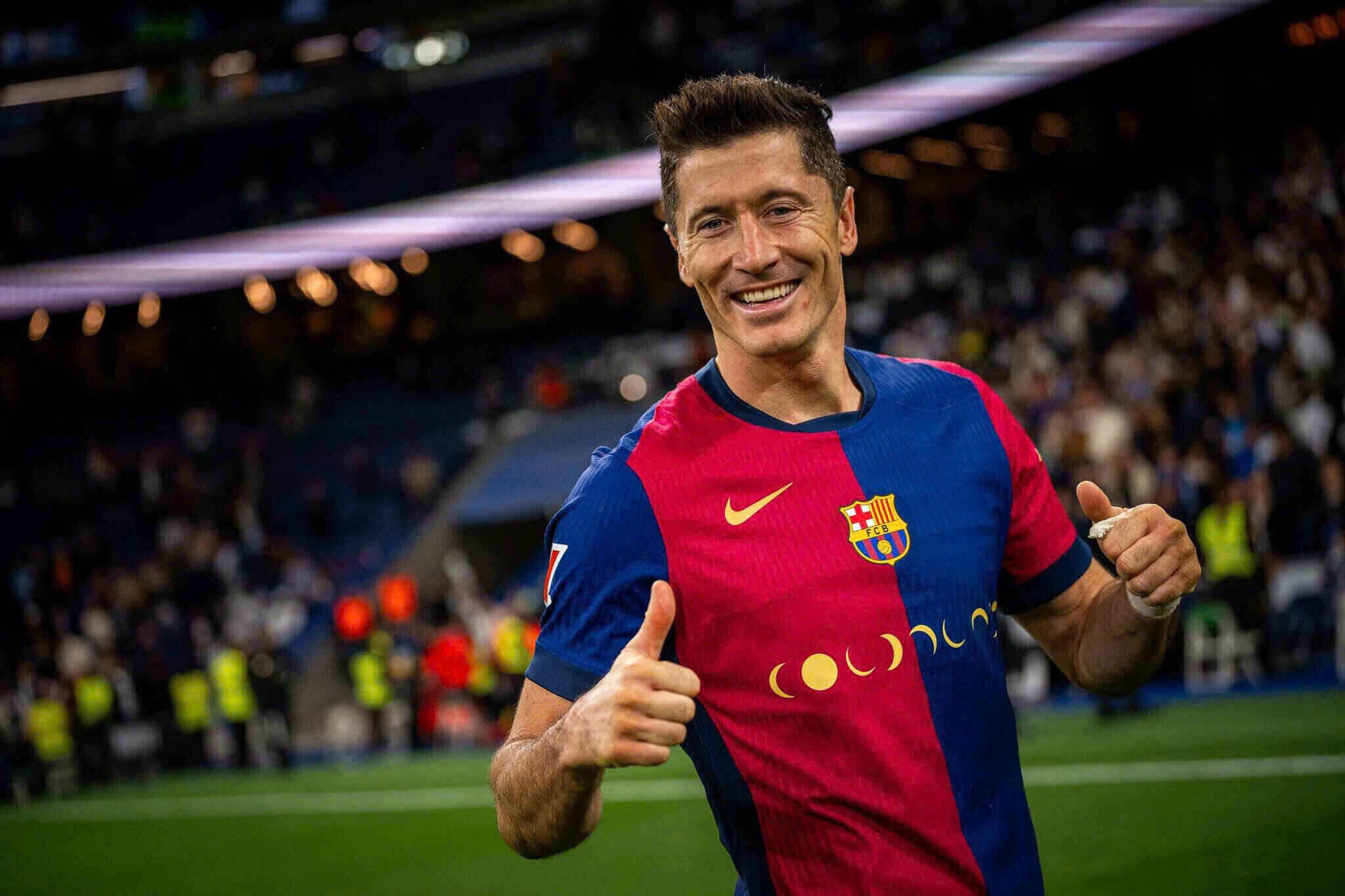 Lewandowski đuổi kịp kỉ lục của Messi