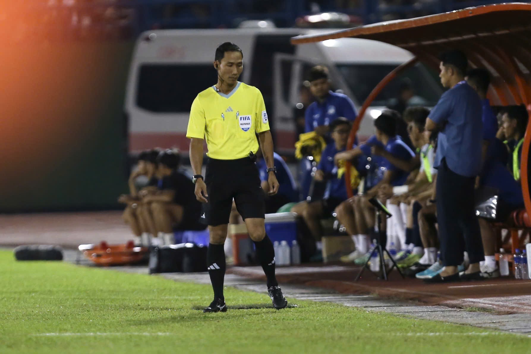 Trọng tài bị "treo còi" ở V.League bất ngờ trở lại trong trận đấu Việt Nam gặp Campuchia