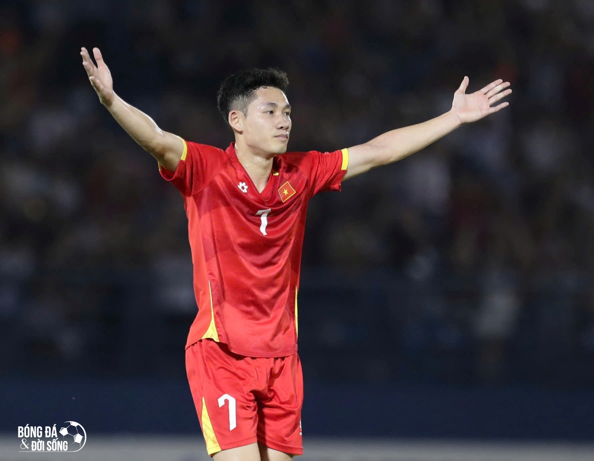 Hai Long lập siêu phẩm sút phạt, Hoàng Đức chấn thương khiến HLV Kim Sang Sik lo sốt vó