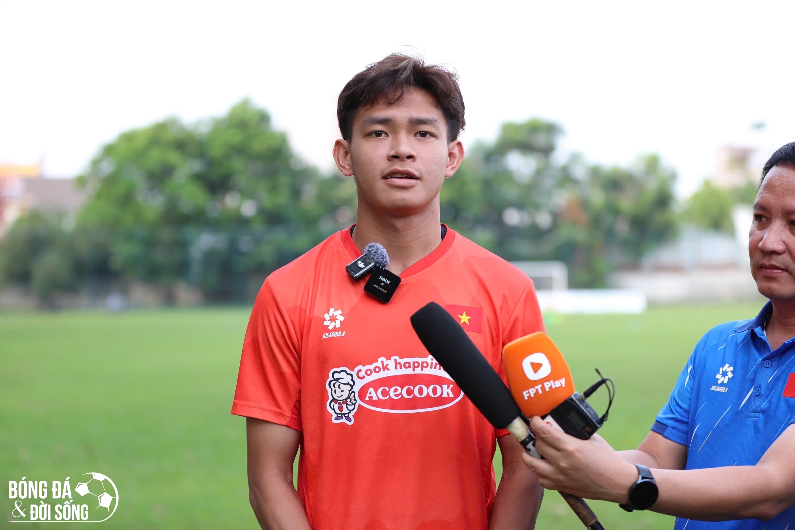 Tiền đạo Bùi Vĩ Hào chỉ ra điều ĐT Việt Nam hơn hẳn ĐT Lào