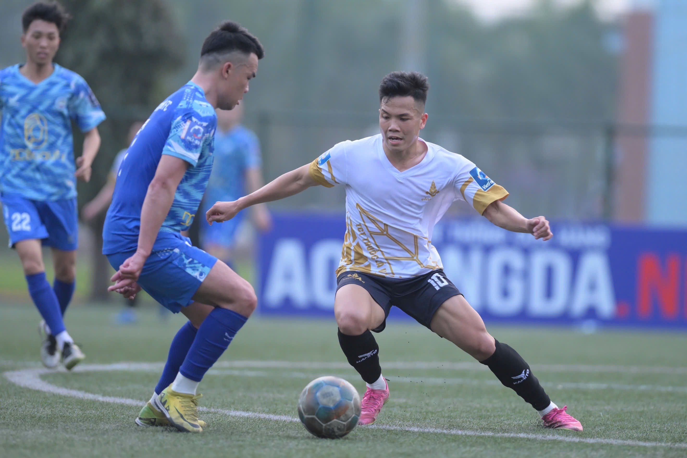 Giải hạng Nhất - Cúp VietFootball 2025: Vinataba FC đè bẹp Tràng An Ninh Bình trong trận ra quân