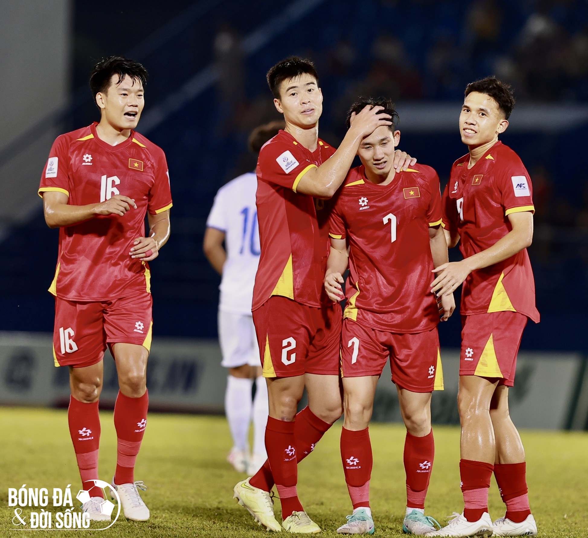 Tiền vệ Nguyễn Hai Long bất ngờ được Werder Bremen chúc mừng và "gạ" mượn