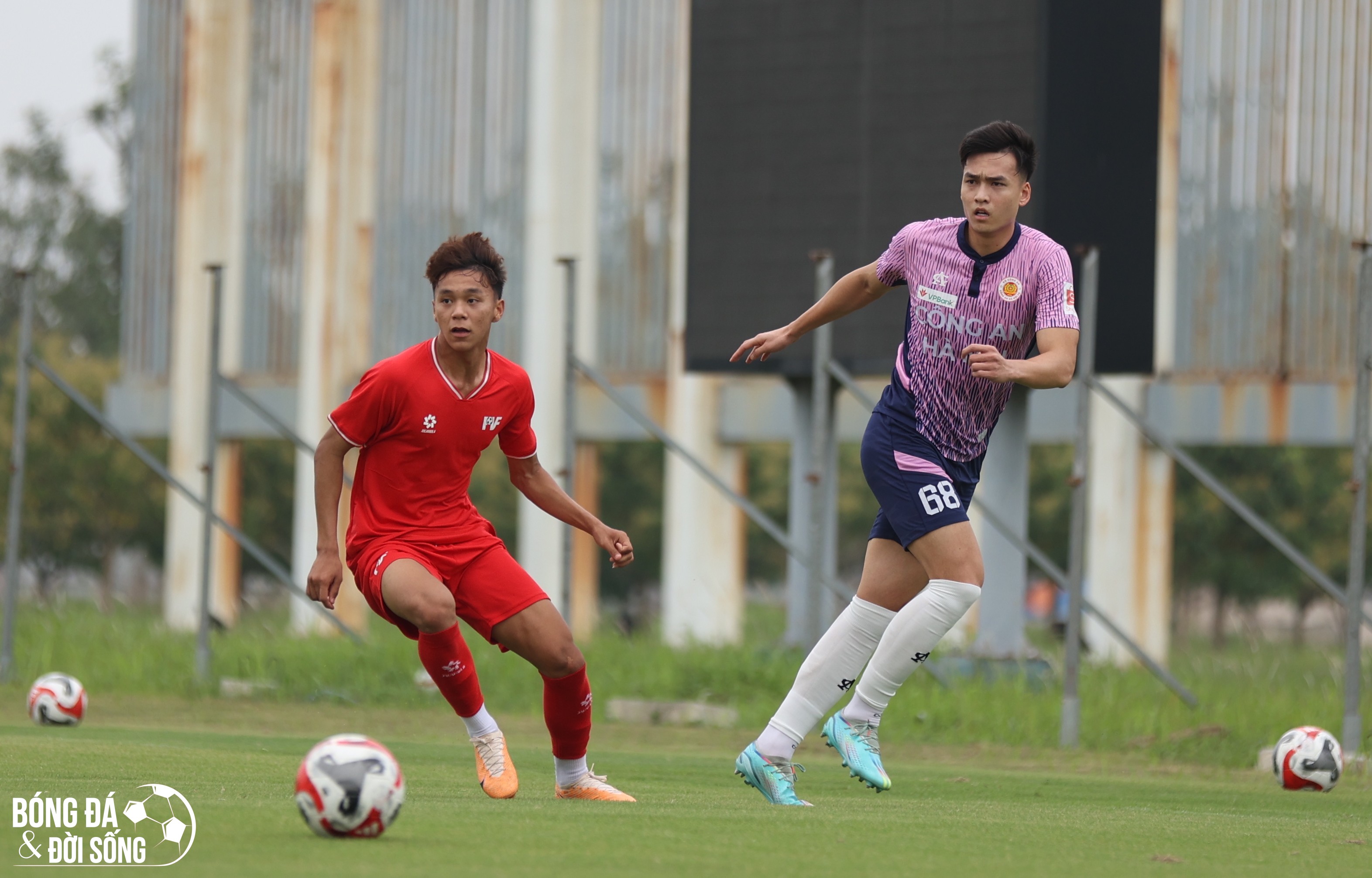 Trung vệ Bùi Hoàng Việt Anh tái xuất sân cỏ, tín hiệu vui cho ĐT Việt Nam