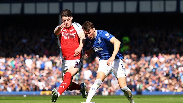 Arsenal buông xuôi Premier League