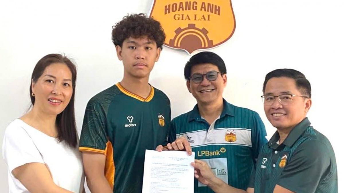 Hoàng Anh Gia Lai chiêu mộ thủ môn Việt kiều cao 1m87