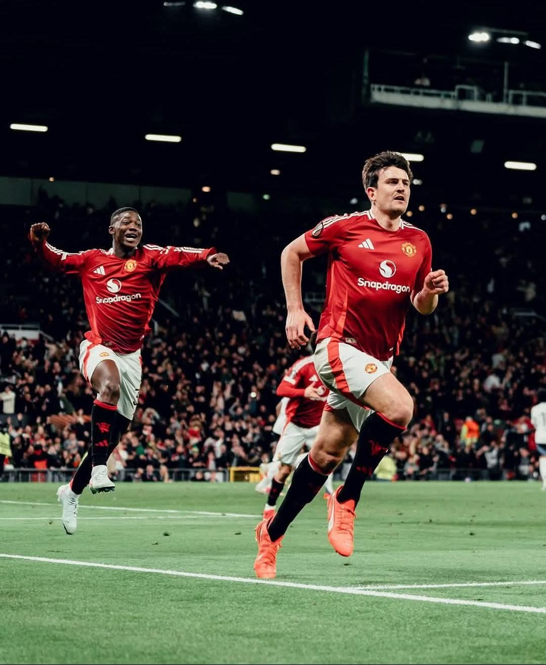 HLV Amorim cho cầu thủ Man Utd xem phim trước trận gặp Lyon