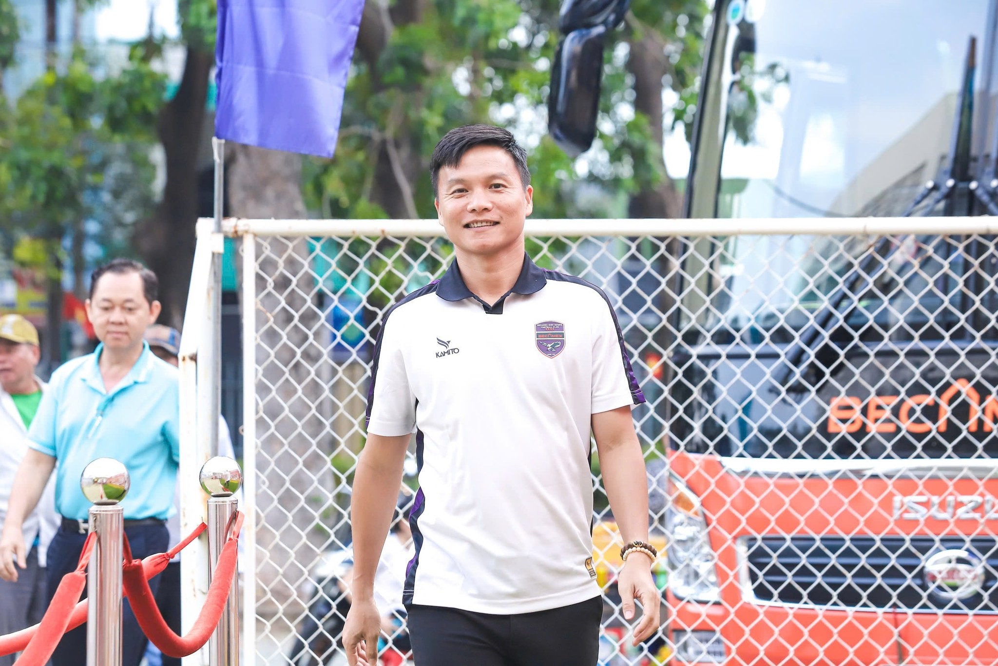 HLV Công Mạnh từ chức, CLB Bình Dương có động thái "ấm lòng"