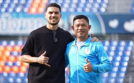 Hendrio xuất hiện tại đội bóng của Madam Pang