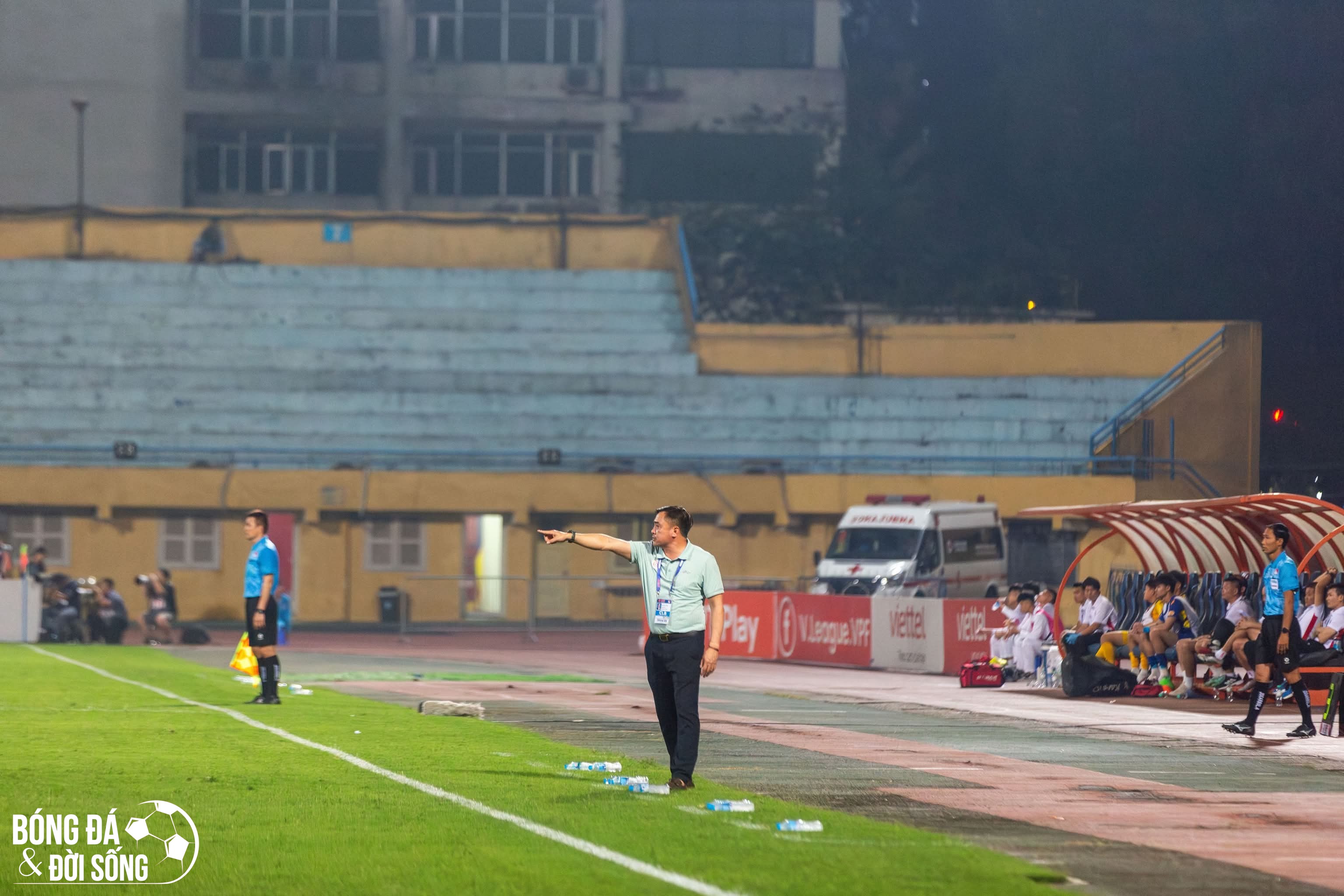 HLV Nguyễn Đức Thắng bất ngờ chia tay Thể Công Viettel