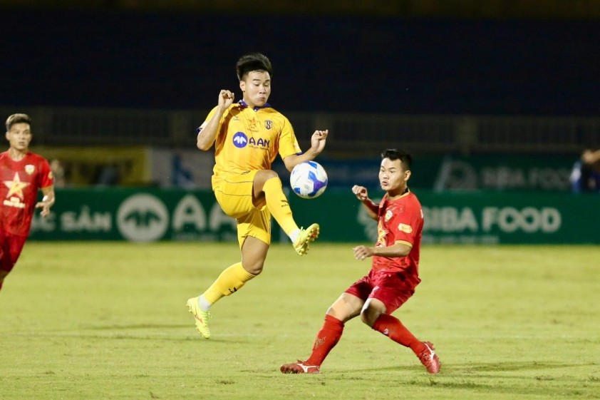 Vòng 23 V-League: Hàng loạt trụ cột vắng mặt, SLNA và HAGL gặp khó