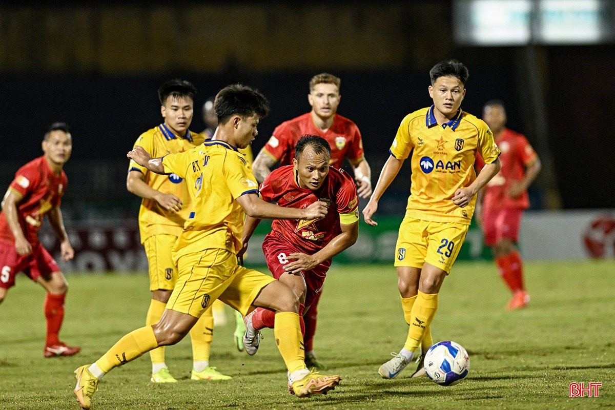 Nhận định Hà Tĩnh đấu SLNA, 18h ngày 17/5: Trận chiến không khoan nhượng ở núi Hồng