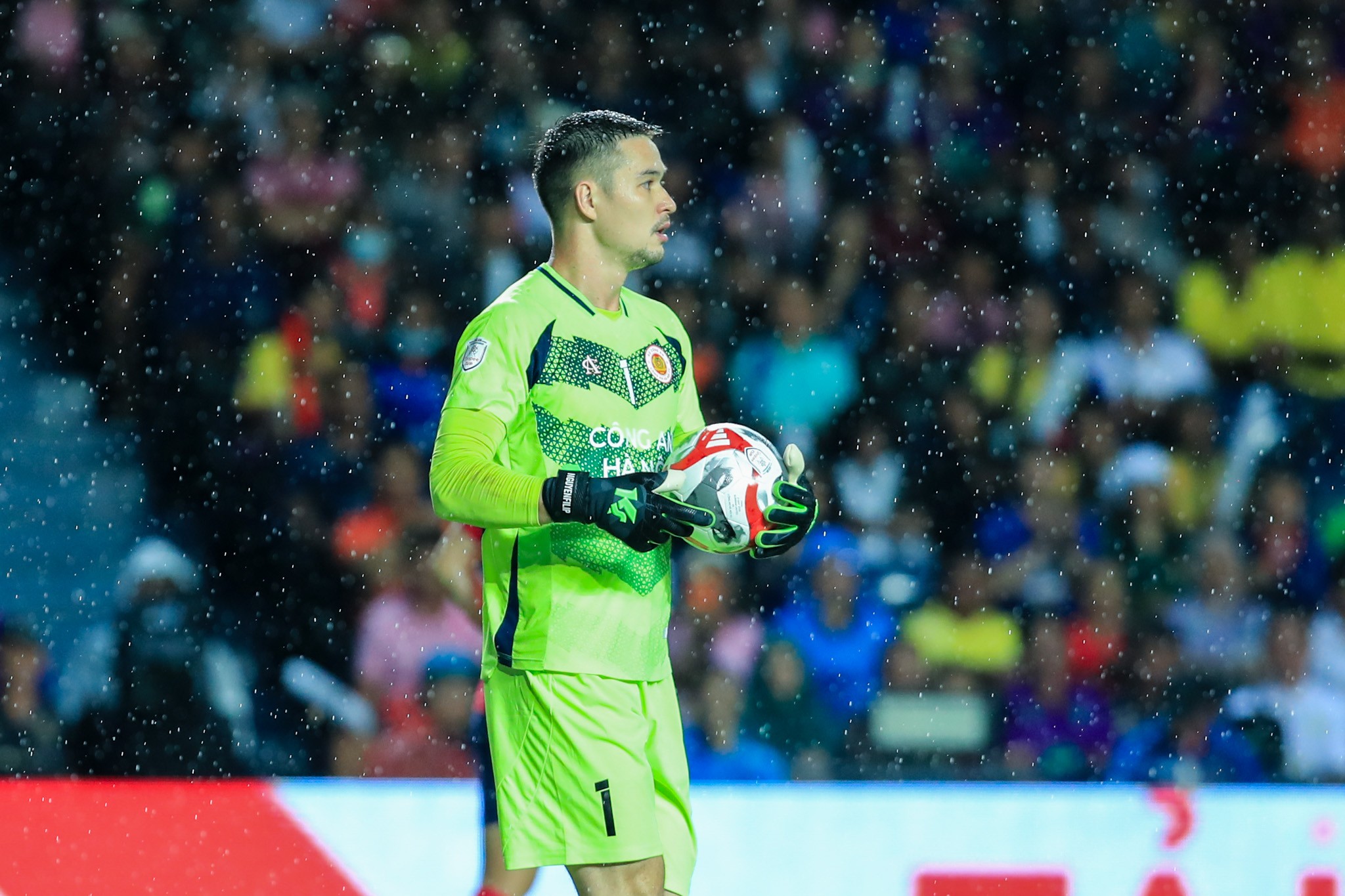 Thủ môn Nguyễn Filip xin lỗi người hâm mộ sau trận chung kết Cúp các Câu lạc bộ Đông Nam Á