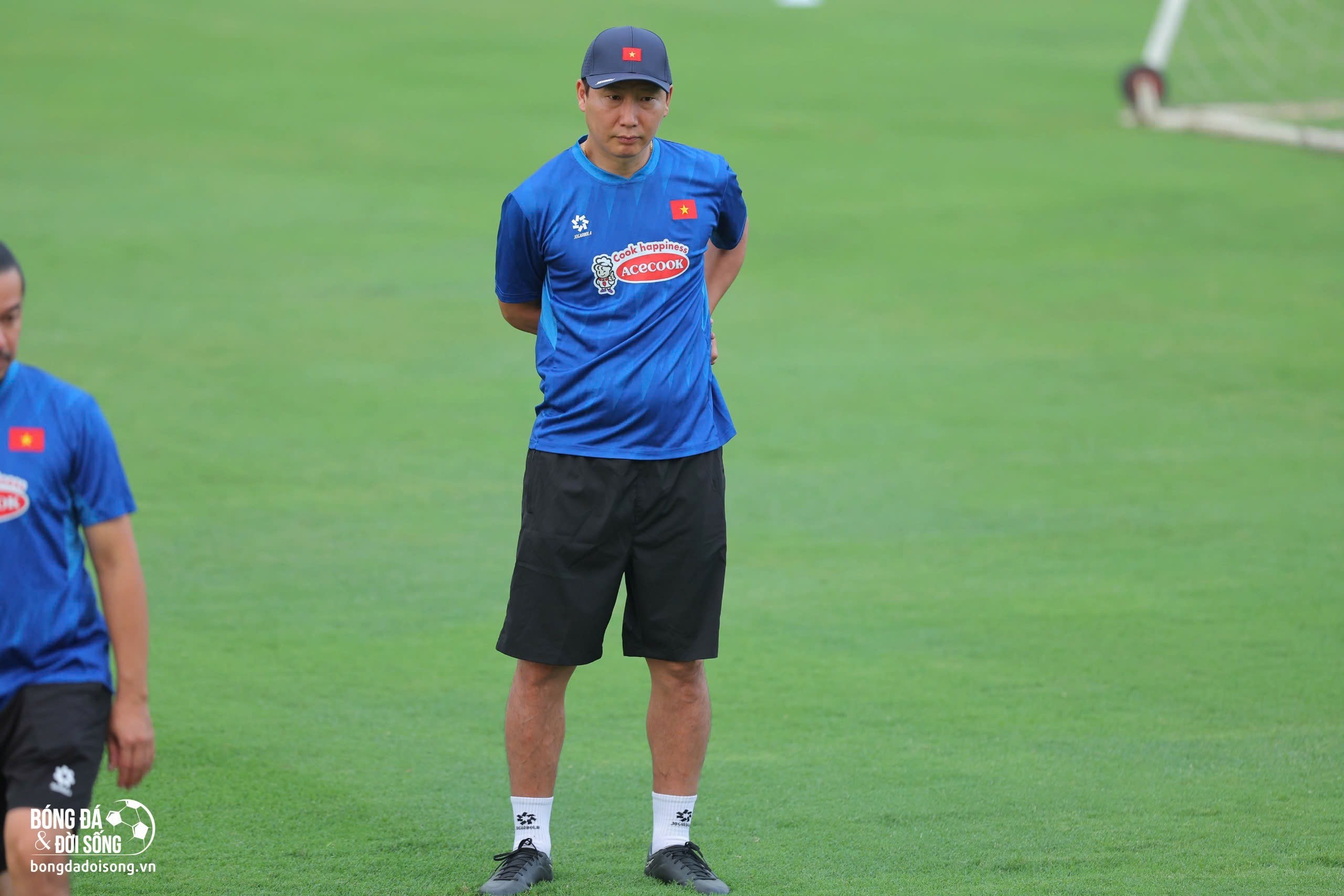 HLV Kim Sang Sik nhận tin dữ trong ngày đầu tập trung tuyển Việt Nam